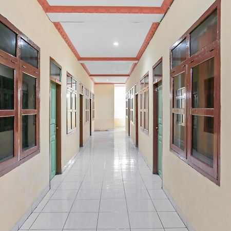 Oyo 93046 Hotel Fortuna Parepare エクステリア 写真