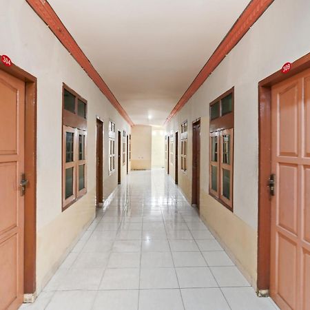 Oyo 93046 Hotel Fortuna Parepare エクステリア 写真