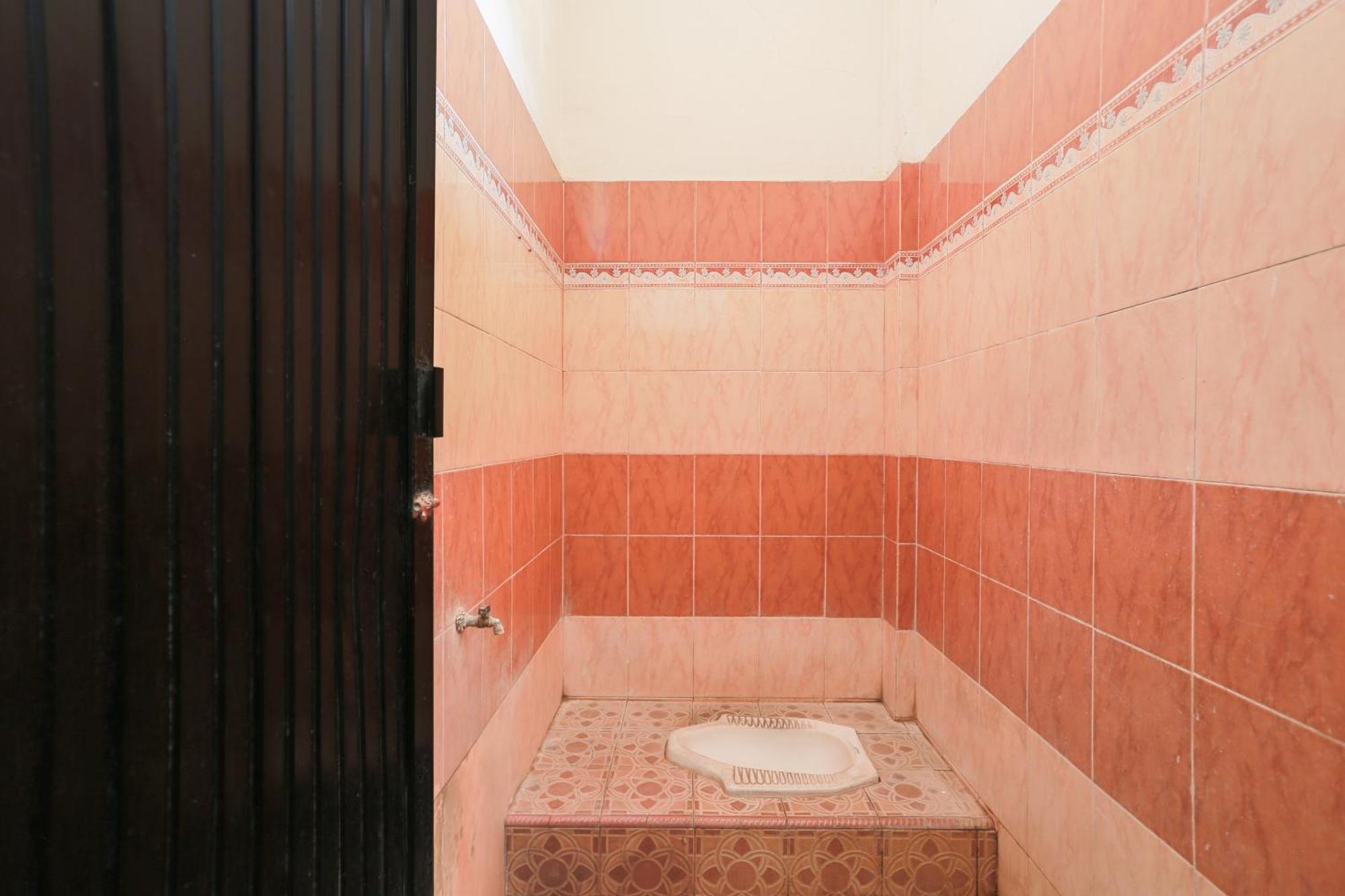 Oyo 93046 Hotel Fortuna Parepare エクステリア 写真