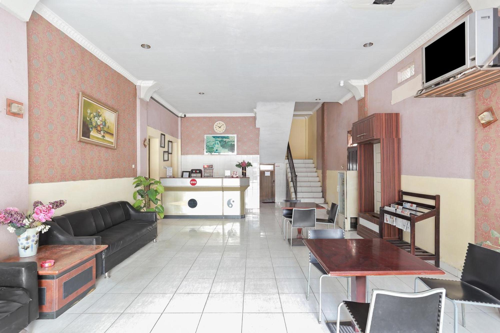 Oyo 93046 Hotel Fortuna Parepare エクステリア 写真