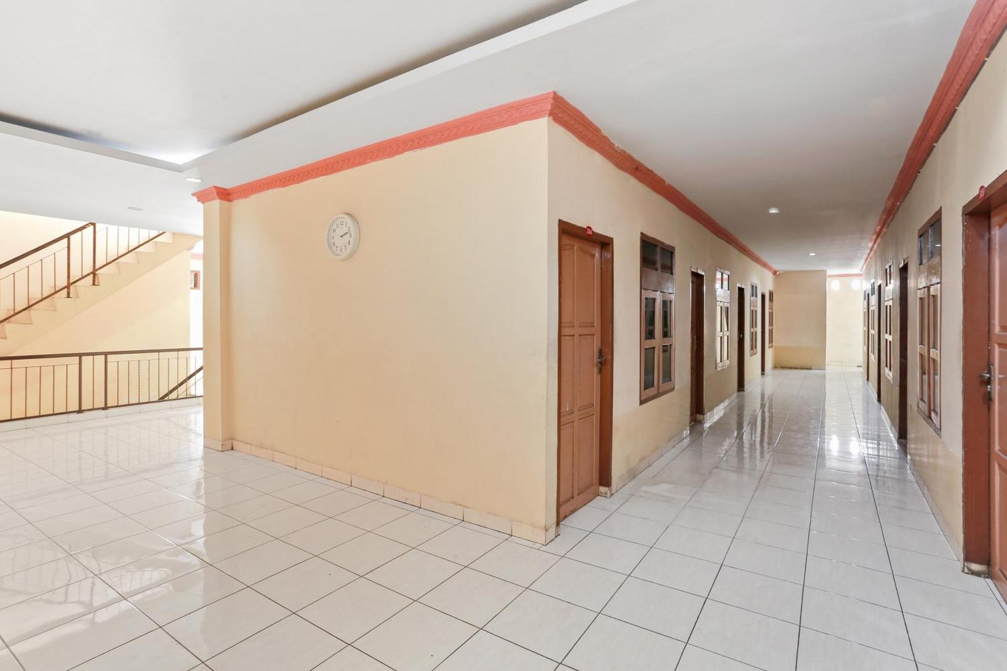 Oyo 93046 Hotel Fortuna Parepare エクステリア 写真