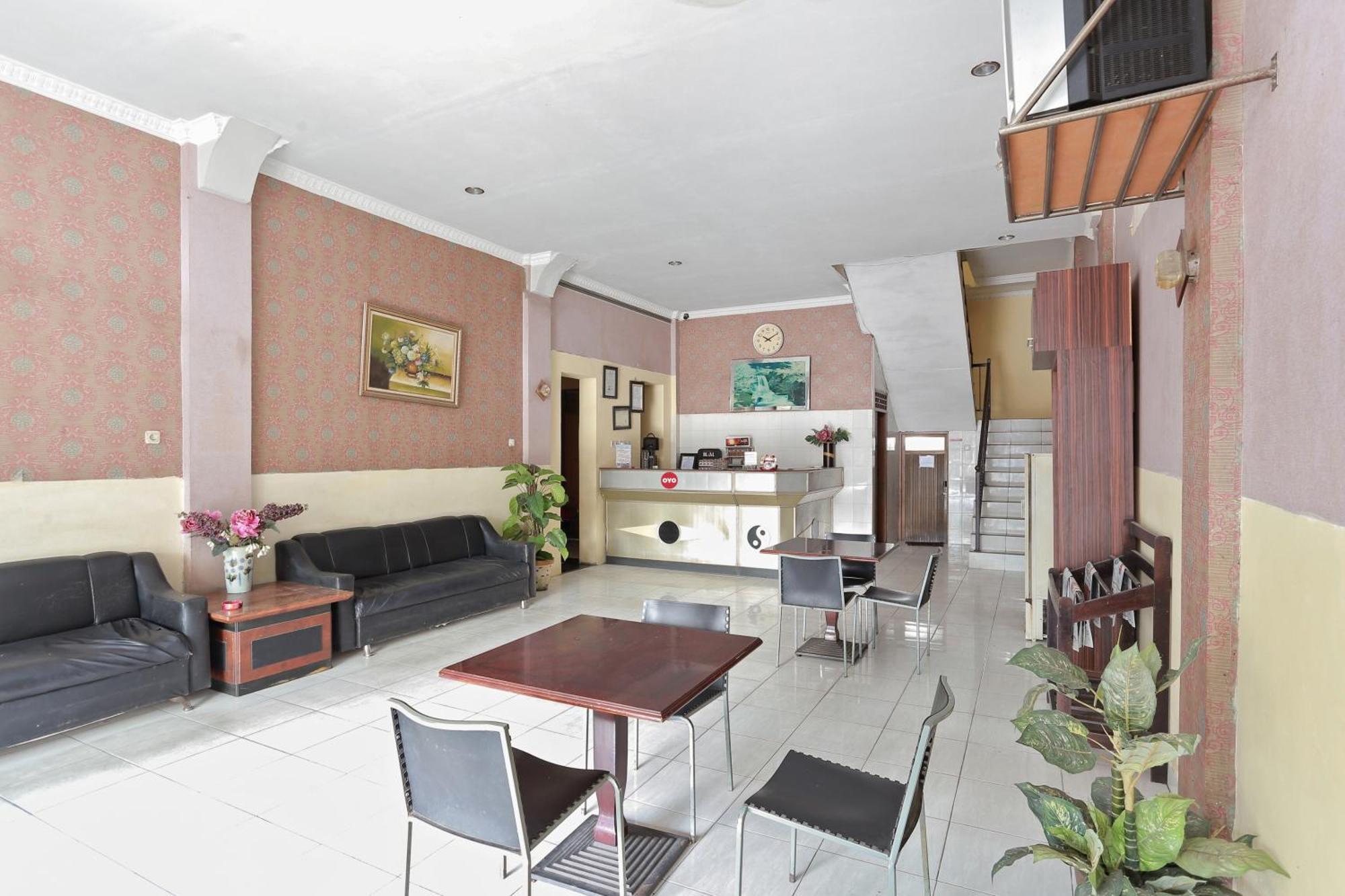 Oyo 93046 Hotel Fortuna Parepare エクステリア 写真