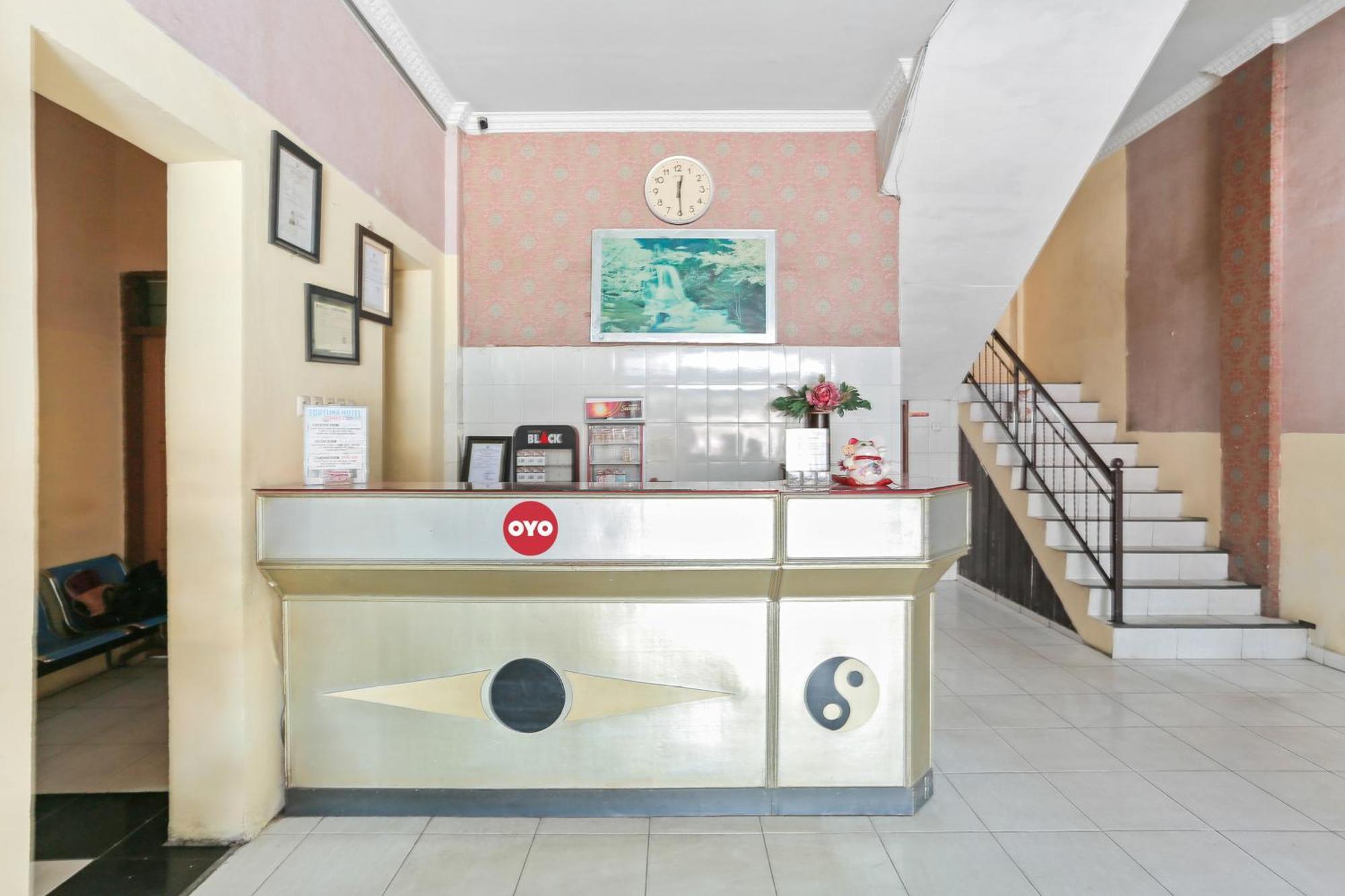 Oyo 93046 Hotel Fortuna Parepare エクステリア 写真