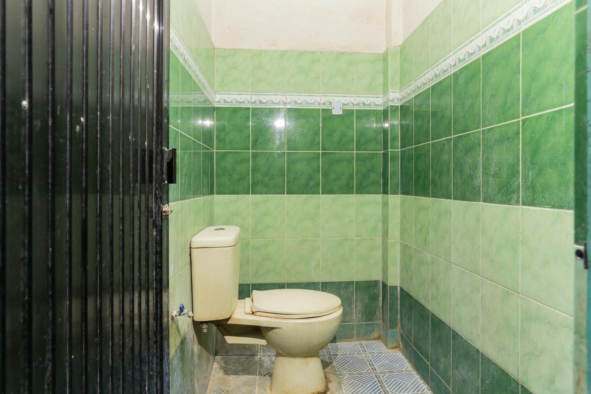 Oyo 93046 Hotel Fortuna Parepare エクステリア 写真